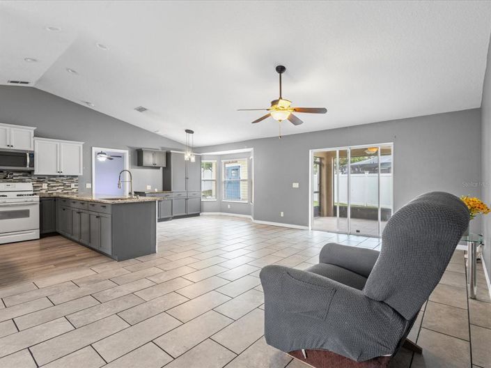 Image No.10-3 Bed Property for sale