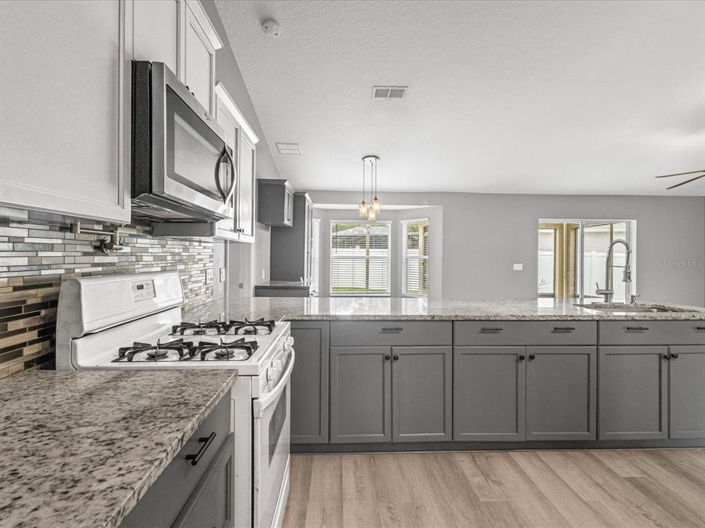 Image No.13-3 Bed Property for sale