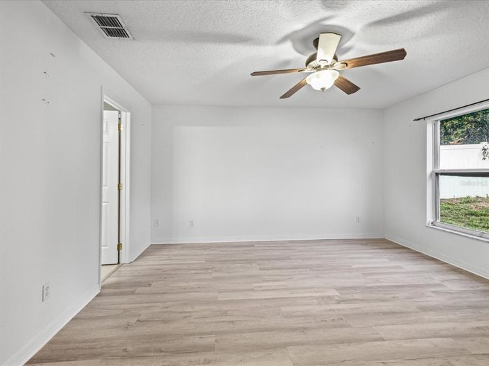 Image No.18-3 Bed Property for sale