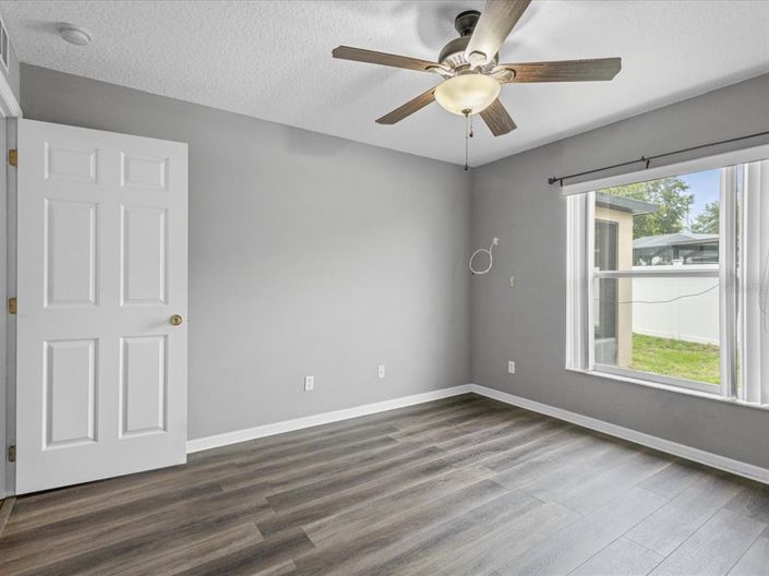 Image No.28-3 Bed Property for sale