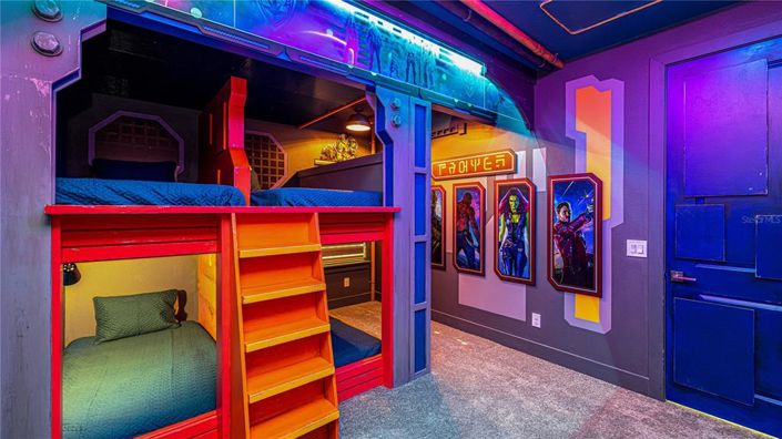 Image No.7-9 Bed Property for sale