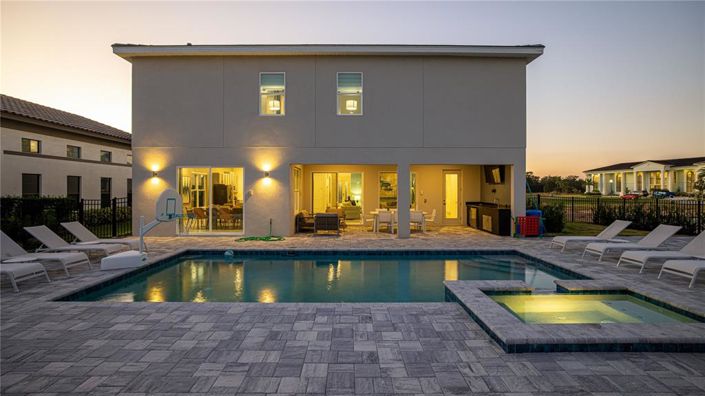 Image No.72-9 Bed Property for sale