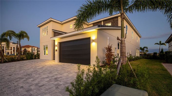 Image No.73-9 Bed Property for sale