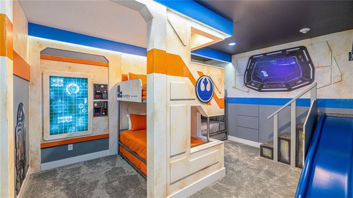 Image No.8-9 Bed Property for sale