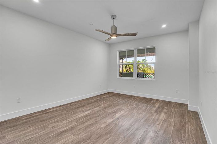 Image No.35-4 Bed Property for sale