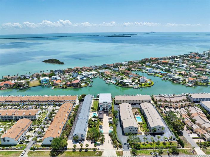 Image No.66-4 Bed Property for sale