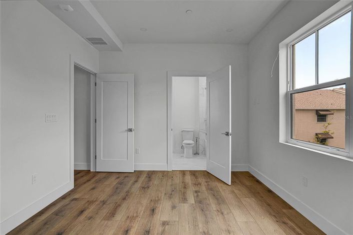 Image No.25-4 Bed Property for sale