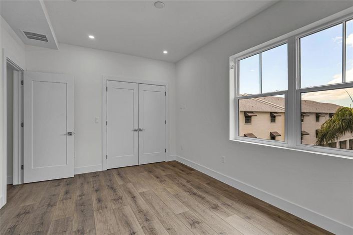 Image No.27-4 Bed Property for sale