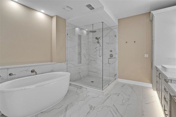 Image No.4-4 Bed Property for sale