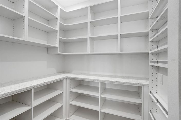 Image No.6-4 Bed Property for sale