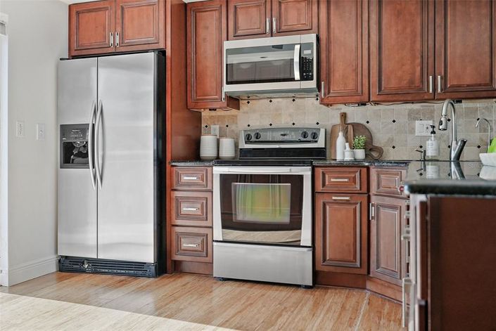 Image No.11-2 Bed Property for sale