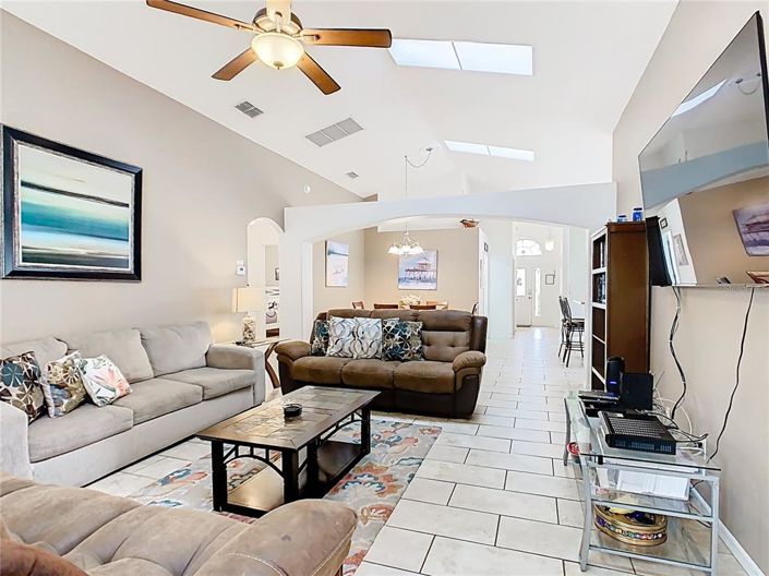 Image No.5-5 Bed Property for sale