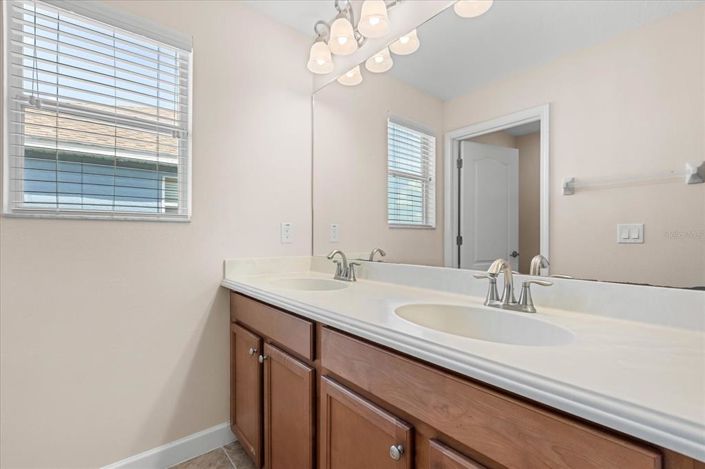 Image No.30-5 Bed Property for sale