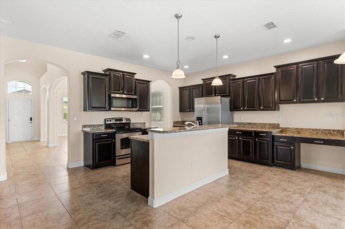 Image No.7-5 Bed Property for sale