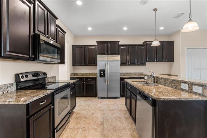 Image No.9-5 Bed Property for sale