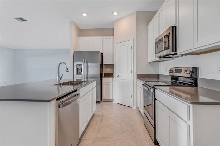 Image No.3-3 Bed Property for sale