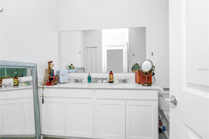 Image No.28-4 Bed Property for sale