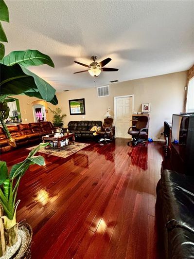 Image No.20-5 Bed Property for sale