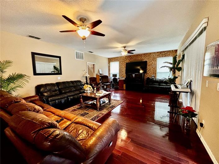 Image No.21-5 Bed Property for sale