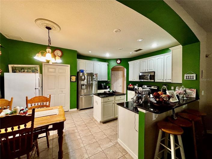 Image No.24-5 Bed Property for sale