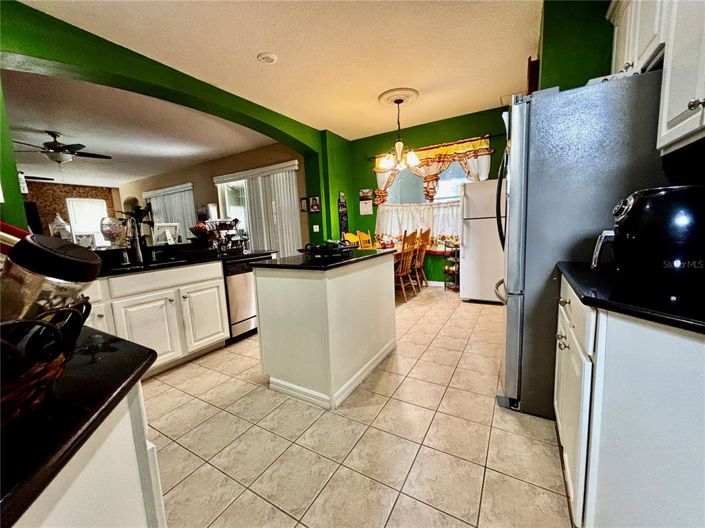 Image No.25-5 Bed Property for sale