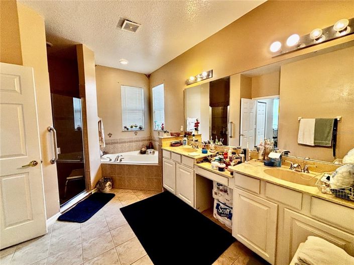 Image No.26-5 Bed Property for sale