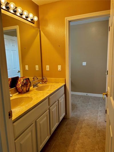 Image No.7-5 Bed Property for sale