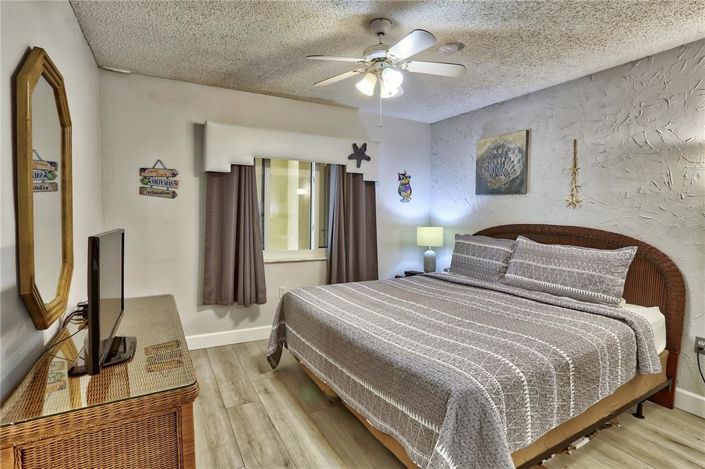 Image No.12-2 Bed Property for sale