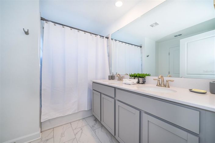 Image No.12-4 Bed Townhouse for sale