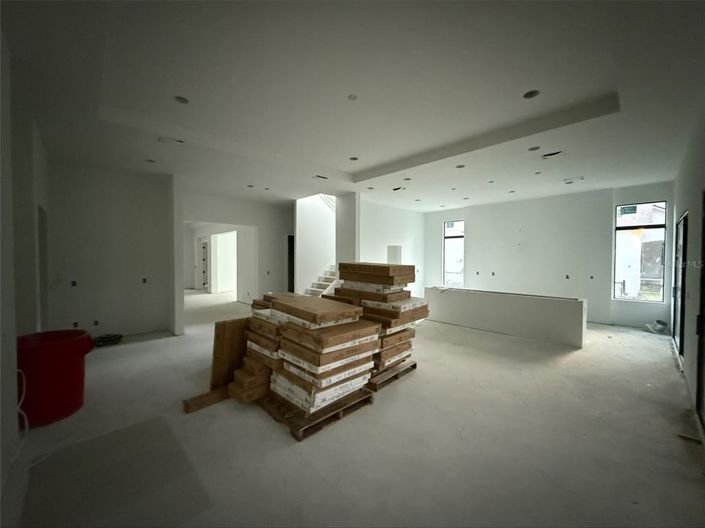 Image No.10-6 Bed Property for sale