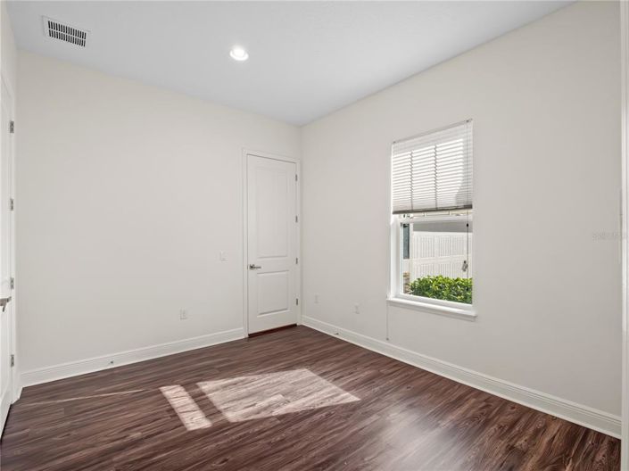 Image No.16-6 Bed Property for sale