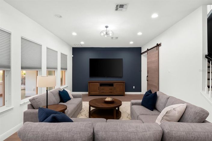 Image No.19-6 Bed Property for sale