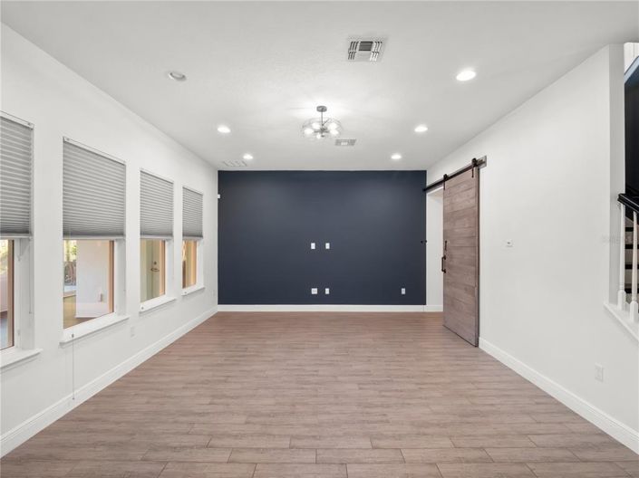 Image No.20-6 Bed Property for sale