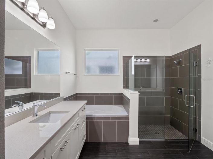 Image No.23-6 Bed Property for sale