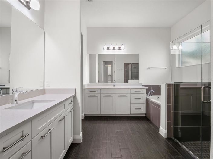 Image No.24-6 Bed Property for sale