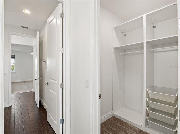 Image No.25-6 Bed Property for sale