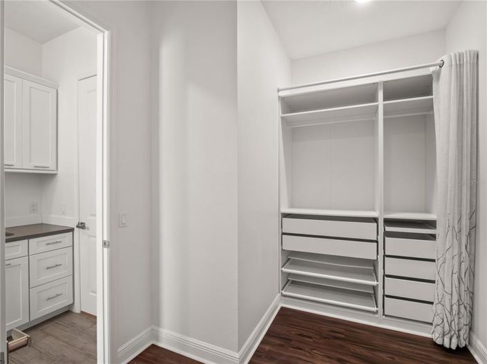 Image No.27-6 Bed Property for sale