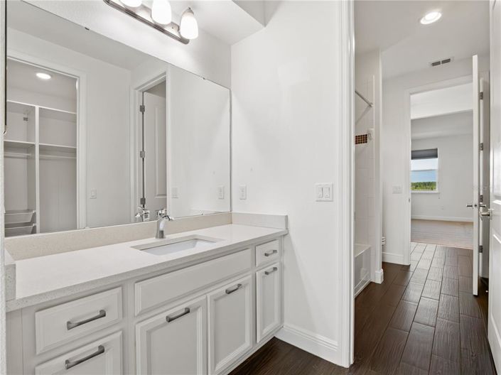 Image No.38-6 Bed Property for sale