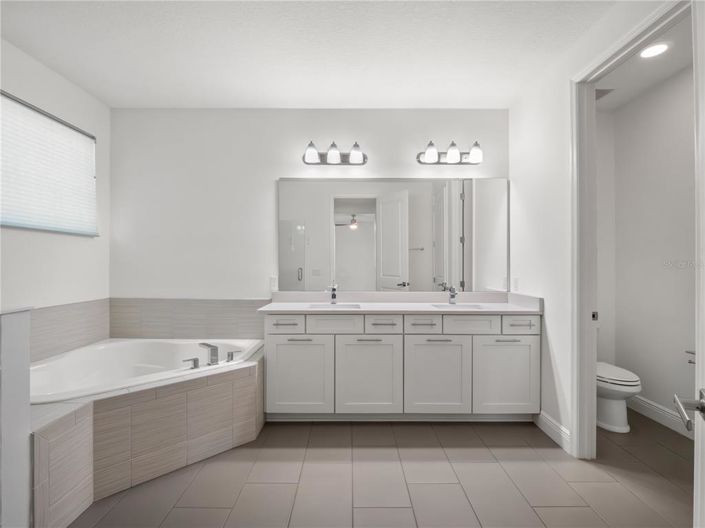 Image No.41-6 Bed Property for sale