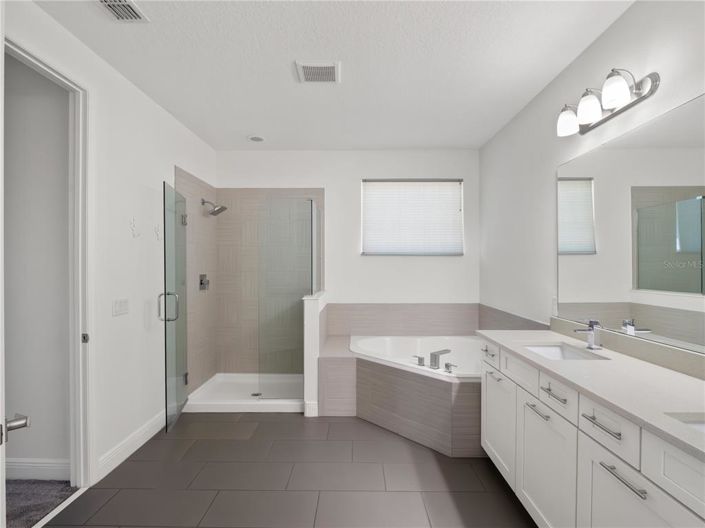 Image No.42-6 Bed Property for sale