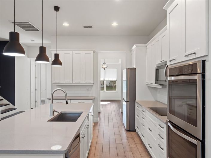 Image No.5-6 Bed Property for sale