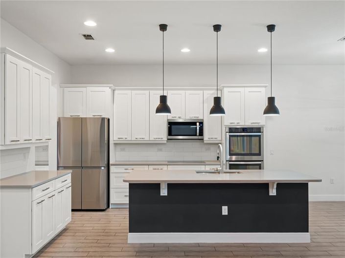 Image No.8-6 Bed Property for sale