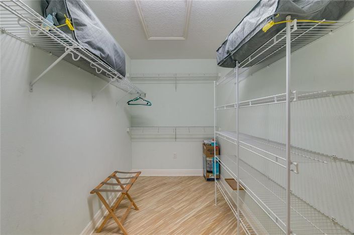 Image No.18-5 Bed Property for sale