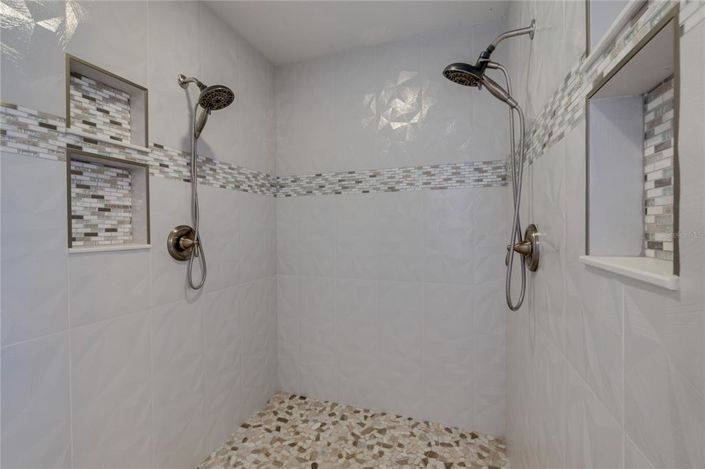 Image No.20-5 Bed Property for sale