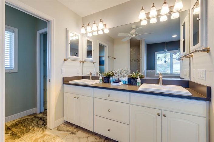 Image No.21-5 Bed Property for sale