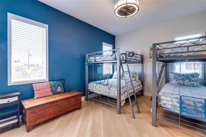 Image No.27-5 Bed Property for sale