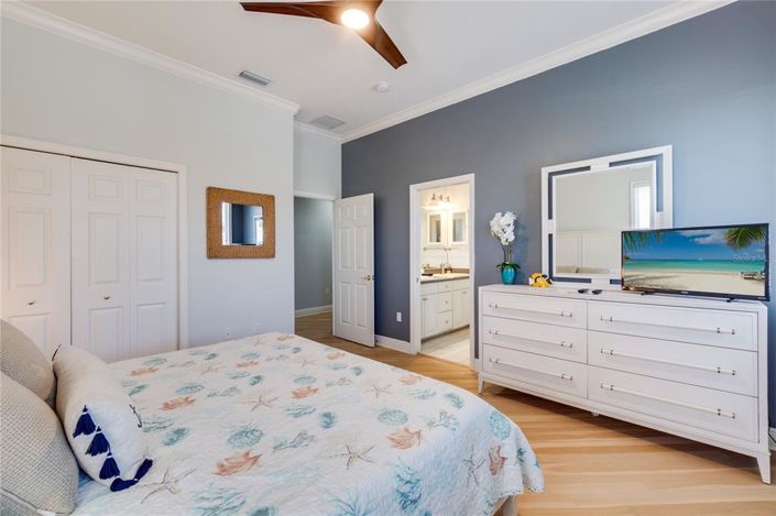 Image No.30-5 Bed Property for sale