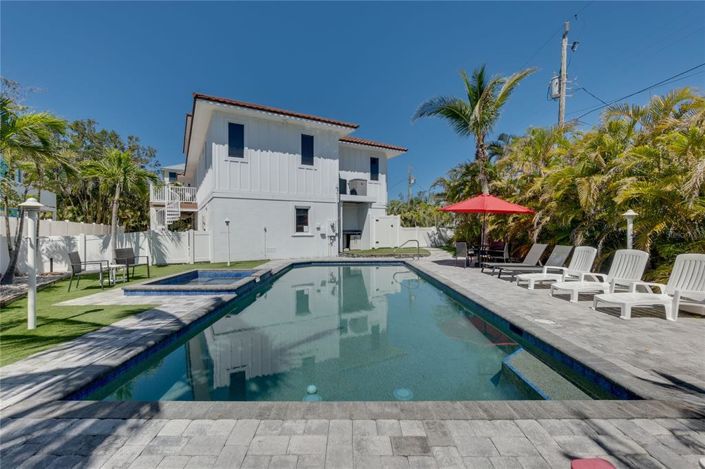 Image No.46-5 Bed Property for sale