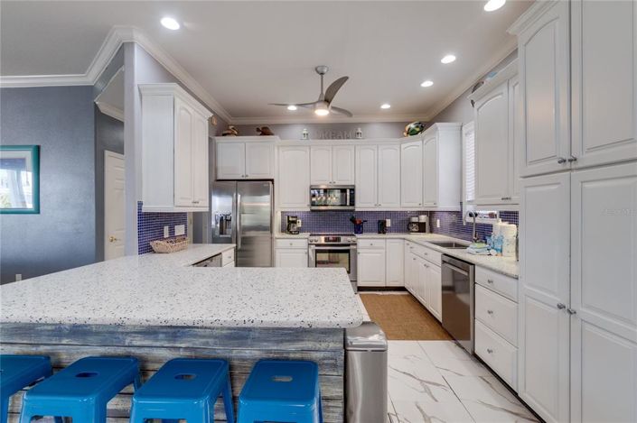 Image No.8-5 Bed Property for sale