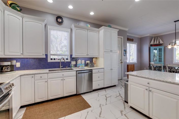 Image No.9-5 Bed Property for sale